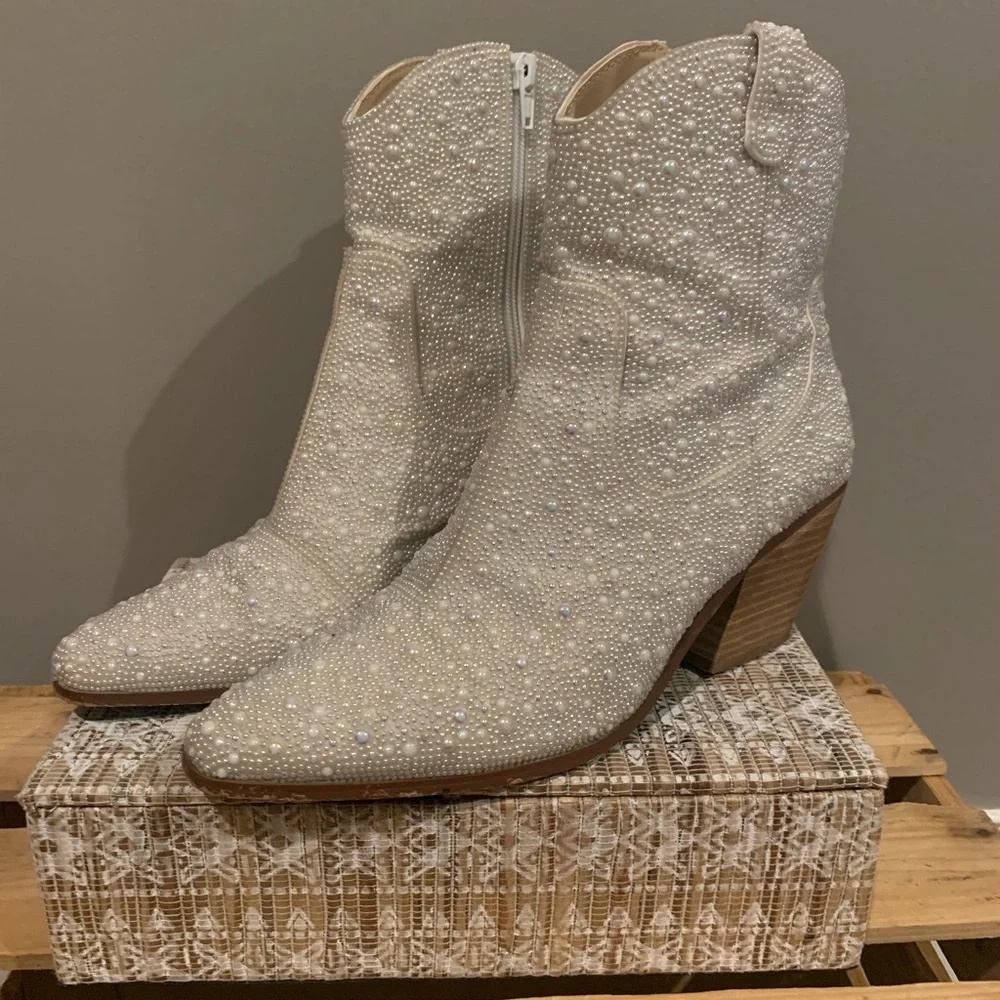 Betsey Johnson boots used for wedding. These run about $200 brand new - Picture 1 of 2